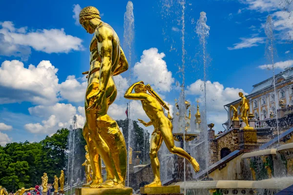 圣彼得伯格 彼得霍夫 2016年 彼得霍夫宫的大级联喷泉 列入教科文组织的彼得霍夫宫 — 图库照片