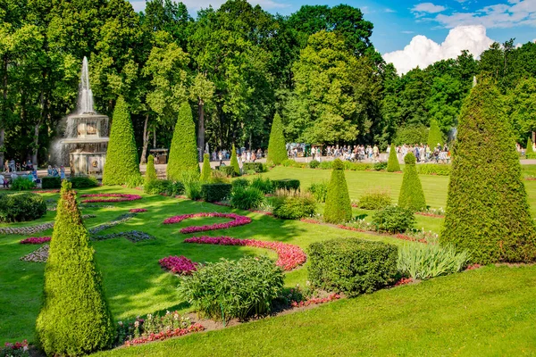 Russie Petersburg Peterhof Juillet 2016 Beaux Parcs Jardins Autrefois Détenus — Photo