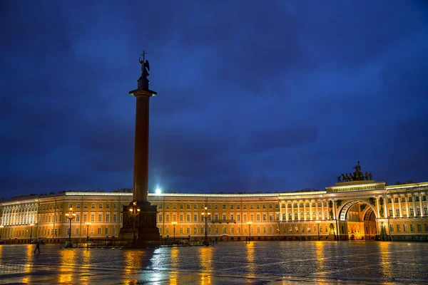 Russia Saint Petersburg July 2016 Alexander Column Palace Square Evening — Stock Photo, Image