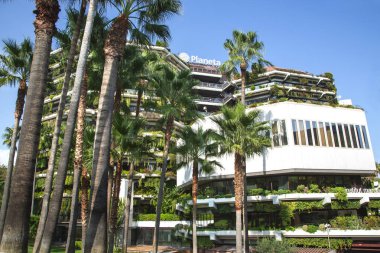 İspanya, Barselona, Ocak 2021: Yeşil Bina Genel Merkezi Planeta Grubu, İspanyol medya grubu, Diagonal Bulvarı, Barcelona.