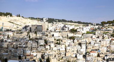 Kudüs 'ün eski şehri, Tapınak Dağı ve İsrail' in Zeytin Dağı 'ndaki antik Yahudi mezarlığı.