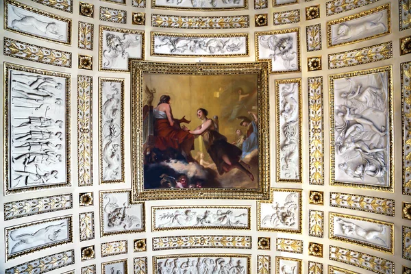 Francie Paříž Louvre Květen 2015 Mramorový Strop Barokní Výzdobou Malbou — Stock fotografie