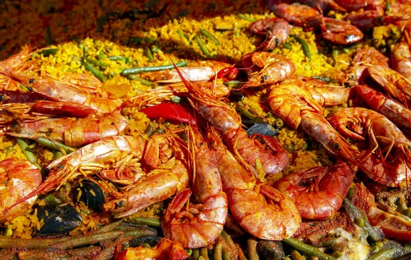 Paella Espanhola Com Feijão Verde Camarões Grandes Outros Frutos Mar — Fotografia de Stock
