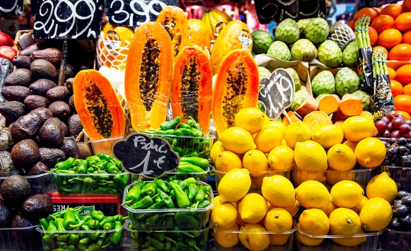 Boqueria Piac Zöldségekkel Gyümölcsökkel Barcelonában Spanyolországban Boqueria Piac Európa Legnagyobb — Stock Fotó