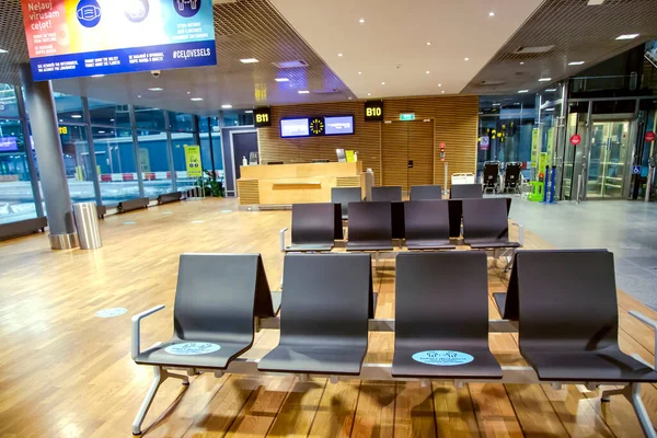 Latvia Riga Marzo 2021 Sala Espera Vacía Sin Pasajeros Aeropuerto — Foto de Stock