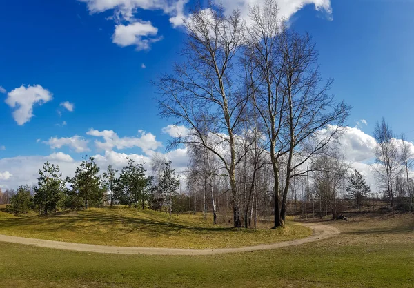 Paisagem Primavera Ensolarada Nas Margens Lago Kisezers Riga Letónia — Fotografia de Stock