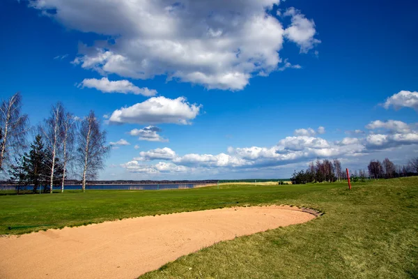 Место Гольфа Великолепным Зеленым Красивым Видом Озеро Кизезерс Риге Латвия — стоковое фото