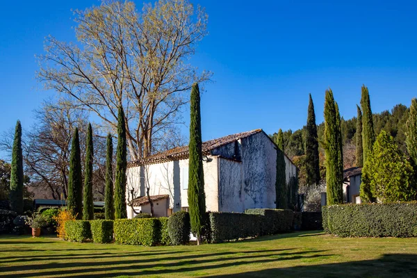 Small Village House Surrounded Cypress Trees Typical Rural Landscape Provence — Stock Photo, Image