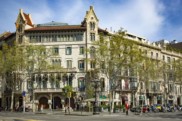 Spain Barcelona March 2021 Ancient Architecture Urban Traffic Street Barcelona — Stock Photo, Image