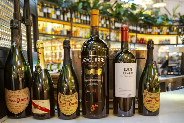 Spagna Barcelona Marzo 2021 Assortimento Alcol Qualità Cocktail Nel Ristorante — Foto Stock