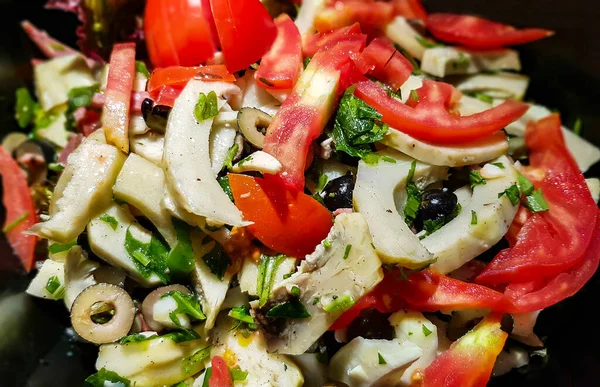 Appetizer Healthy Salad Artichokes Tomatoes Dark Olives Closeup Healthy Food — Stock Photo, Image