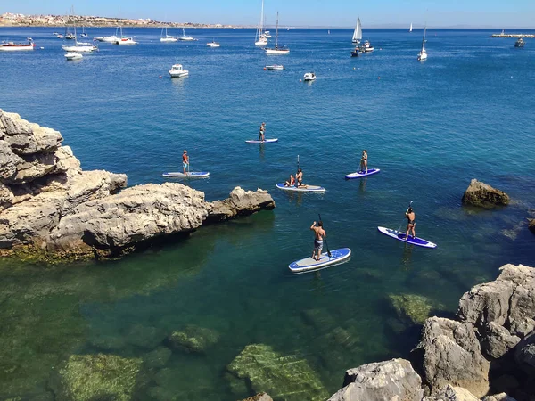 Portugal Cascais Agosto 2016 Gente Monta Paddle Board Costa Estoril —  Fotos de Stock