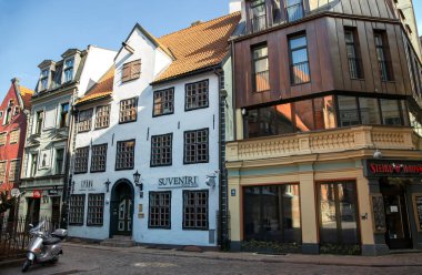 LATVIA, RIGA, MARCH, 2021 - Riga Eski Kasabası 'nda antik gotik mimari, Letonya' nın başkenti.