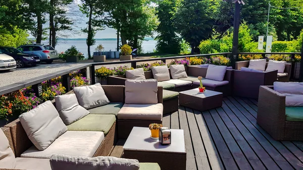 Lettland Riga Juli 2021 Die Offene Veranda Eines Sommercafés Ufer — Stockfoto