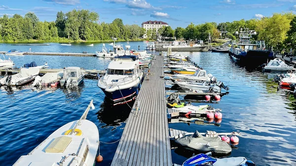 Latvia Riga July 2021 Boat Ship Sail Docked Wooden Pier — Stock Photo, Image