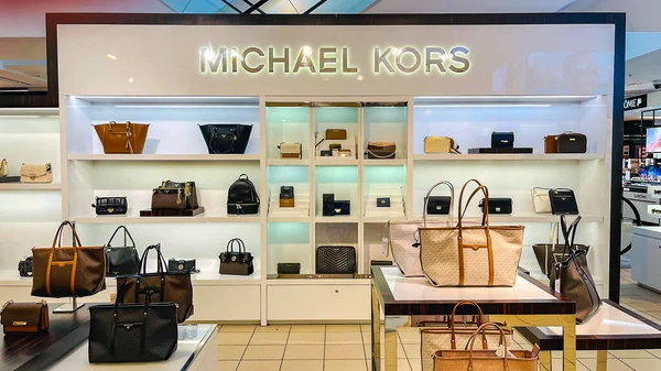 Latvia Riga July 2021 Shelves Popular Variety Brand Handbag Shopping — 图库照片