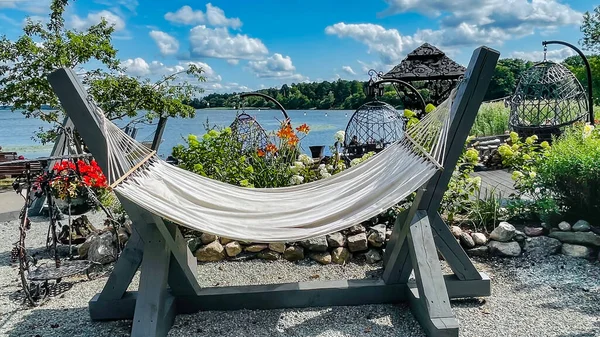 Linda Área Relaxamento Verão Com Uma Rede Confortável Jardim Costa — Fotografia de Stock