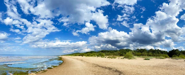 Cumulus Clouds Wild Sandy Coast Baltic Sea Vecaki Latvia — Stock fotografie
