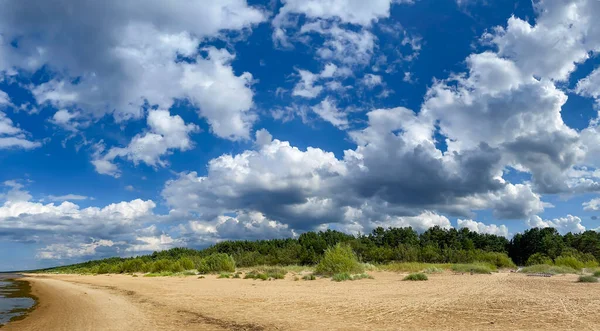 Cumulus Clouds Wild Sandy Coast Baltic Sea Vecaki Latvia — Stock fotografie