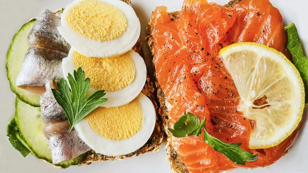 Tasty Sandwichs Anchovies Boiled Egg Smoked Salmon Lemon Close Healthy — Stock Photo, Image