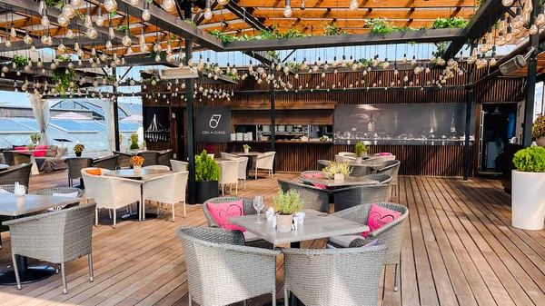 Lettonia Riga Agosto 2021 Terrazza Esterna Stagionale Grill Lounge Con — Foto Stock