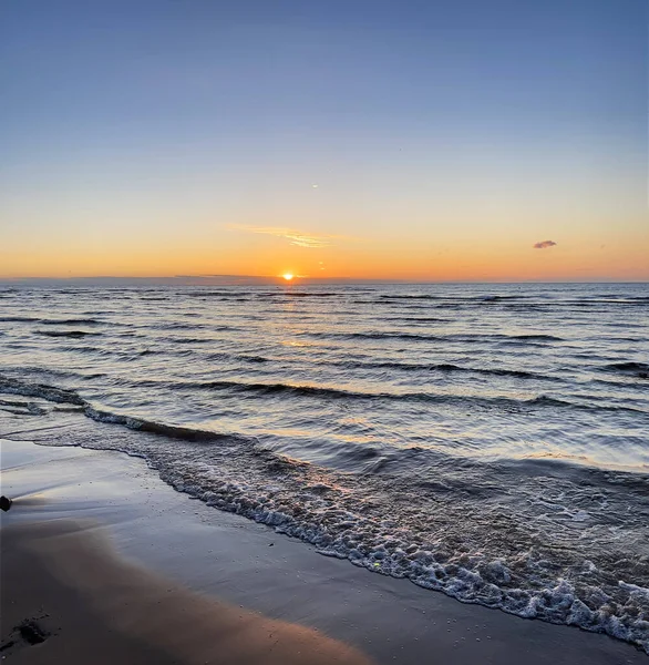 Krásný Oranžový Západ Slunce Nad Baltským Mořem Jurmale Lotyšsko Večerní — Stock fotografie