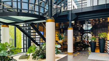 SWitzERLAND, INTERLAKEN, AĞUSTOS 2021 - Victoria-Jungfrau 5 yıldızlı Grand Hotel ve Interlaken Spa Merkezi, Bernese Oberland, İsviçre.