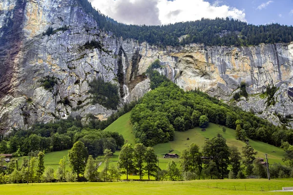 Vackert Naturlandskap Med Små Byar Höga Bergen Bernese Oberland Schweiz — Stockfoto