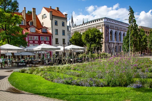 Latvia Riga Maio 2021 Arquitetura Gótica Antiga Com Belo Paisagismo — Fotografia de Stock