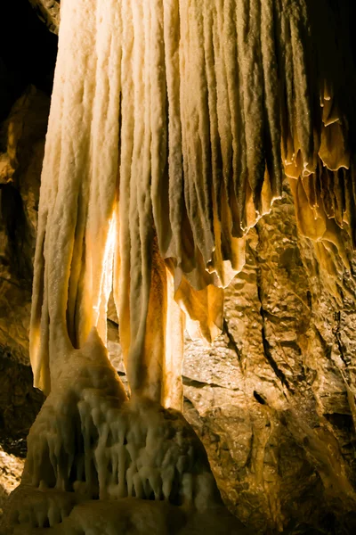 Wunderschöne Höhlen im mährischen Karst — Stockfoto