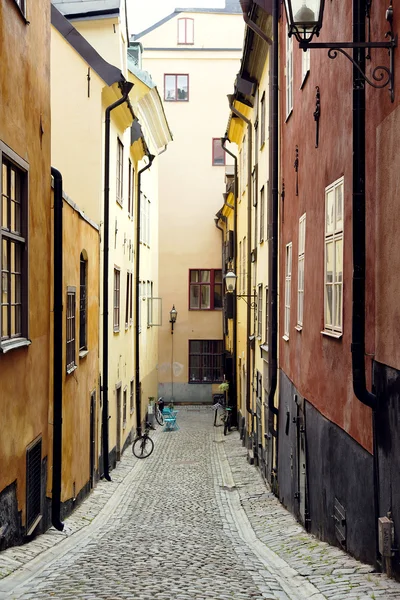 Úzká ulice ve starém městě — Stock fotografie