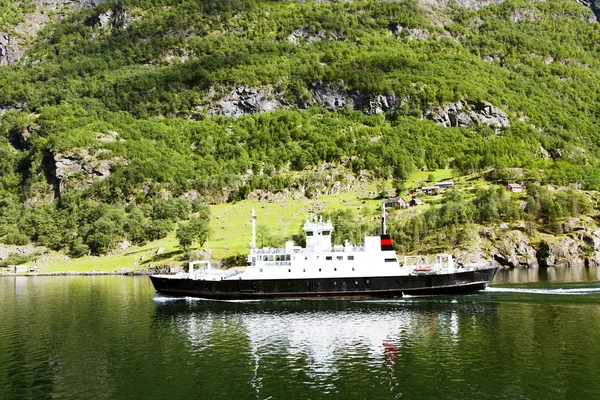 Lysefjord에는 페리 보트 여행 — 스톡 사진