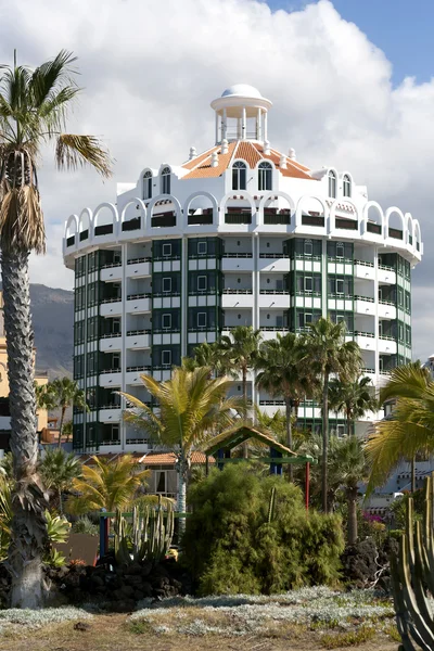 Moderne hotels op playa de las americas, tenerife — Stockfoto