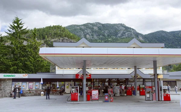 Stacja paliw przy drodze do fiord w Norwegii — Zdjęcie stockowe