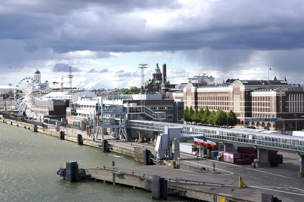 Vista ao longo da ribeira e porto de Turku, Finlândia — Fotografia de Stock