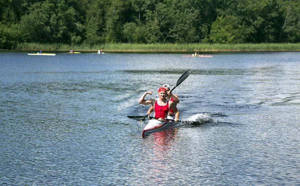 Compétitions sportives en kayak et canoë — Photo