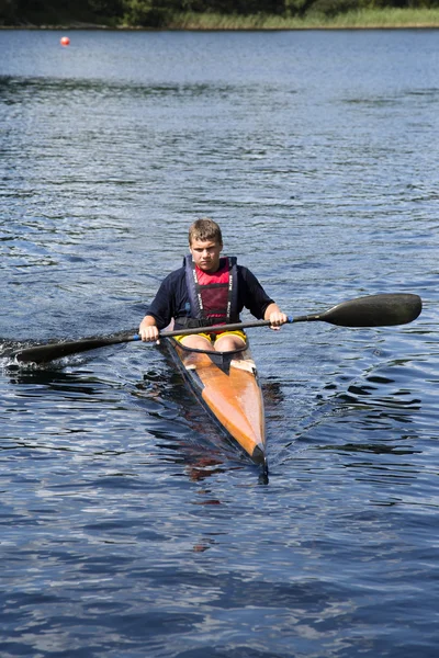 Competições desportivas em caiaques e canoa — Fotografia de Stock