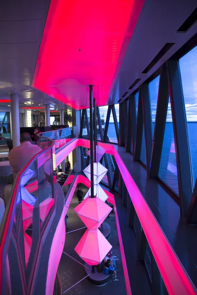 Modernos bares en un ferry Viking Grace, que se extiende entre Turku y Oslo —  Fotos de Stock