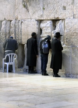Yahudilerin Kudüs'te Batı duvara dua