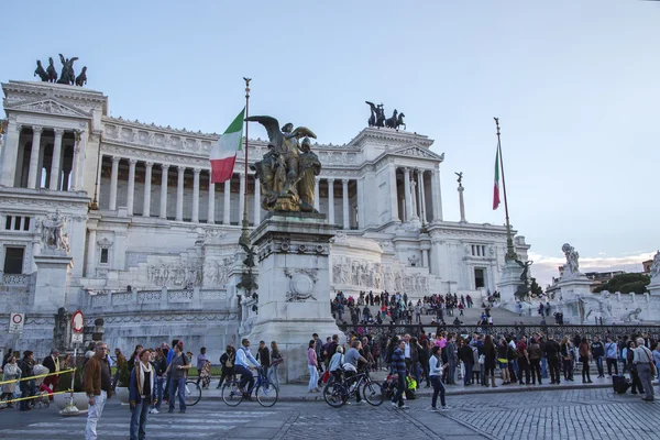 Vittoriano v návaznosti na Piazza Venezia v Římě — Stock fotografie