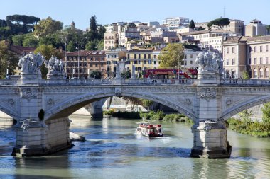 Tiber Nehri Vittorio Emanuele II Köprüsü