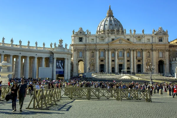 Päpstlicher Petersdom im Vatikan. — Stockfoto