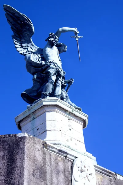 Statue Erzengel des Heiligen Michael — Stockfoto