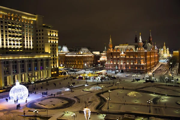 Nacht panorama van State Historic Museum en de kathedraal van Vasili Zaligmaker — Stockfoto