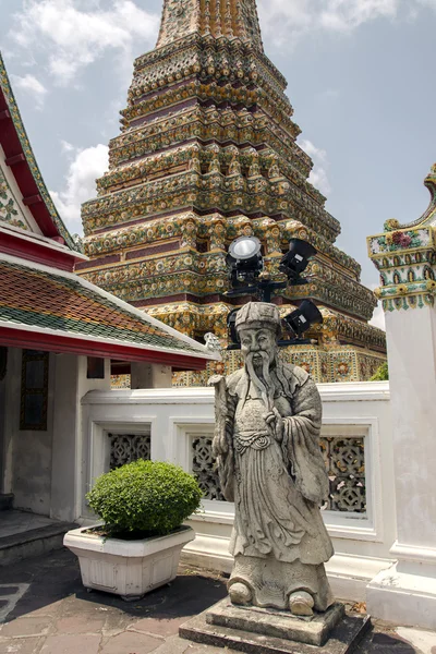 Číňané skalní obr na Wat Phra Kaew, Chrám smaragdového Buddhy — Stock fotografie