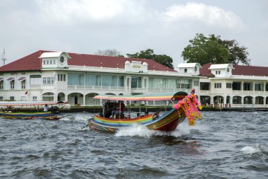Bangkok Chao Phraya nehrinde gezi ve zevk tekne yelken