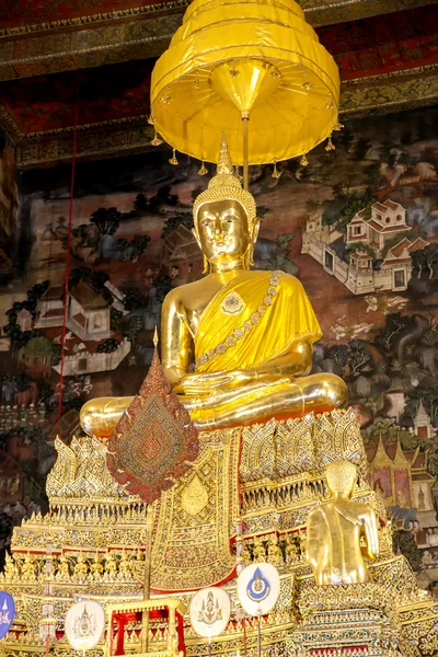 Zlatý Buddha v Wat Pho, sklopná zlatý Buddha chrám — Stock fotografie