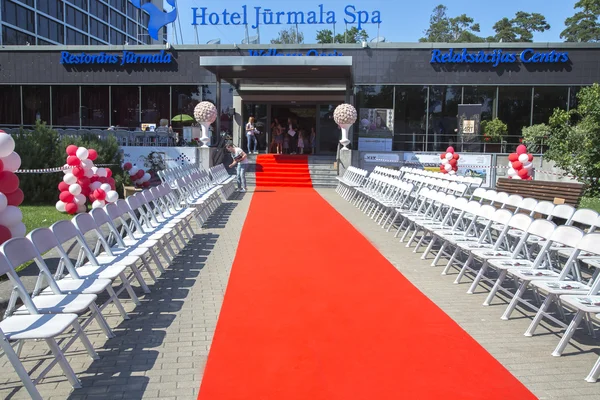 Percorso tappeto rosso in HOTEL JURMALA SPA per spettacoli alla moda — Foto Stock