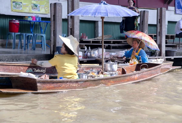 Плавучий рынок в Бангкоке — стоковое фото