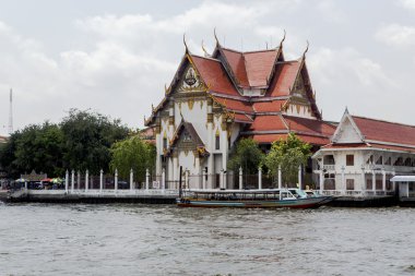 Bangkok Chao Phraya nehrinde gezi ve zevk tekne yelken